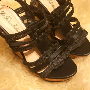 Sz 9 Black Wedges